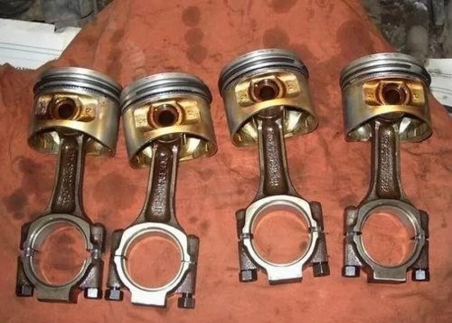 Поршневые кольца Piston ВАЗ 2112. Поршни ВАЗ 2110. Шатун с поршнем ВАЗ 2110. Поршень ВАЗ 2111. Поршневая группа 2110