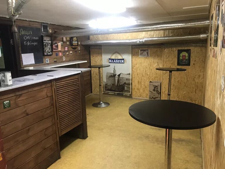 Пивнушка у федорыча звенигород. У федоровича пивнушка. Трактир пивнушка. Пивнушка у федорыча звенигород. Отделка пивного бара.