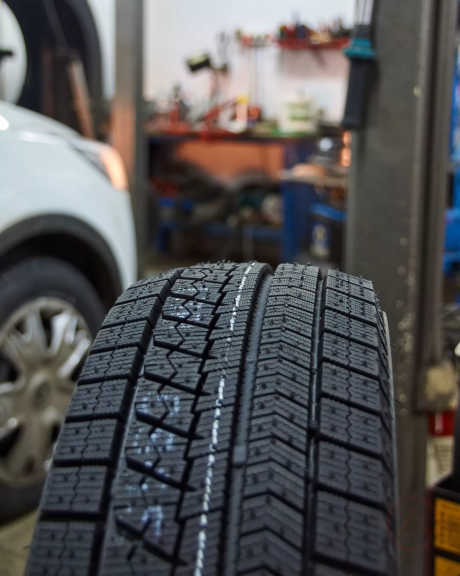 Bridgestone blizzak vrx 205/50 r17. Липучка бриджстоун близак vrx. Bridgestone blizzak vrx 215/50/17 91s. Bridgestone липучка. 215/55/16 s93 bridgestone vrx.