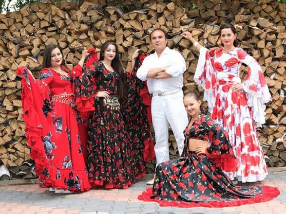 феллахи танец. цыганский ансамбль дрома. цыганская дорога ансамбль красноярск. театр луизы жемчужной афиша. ансамбль.