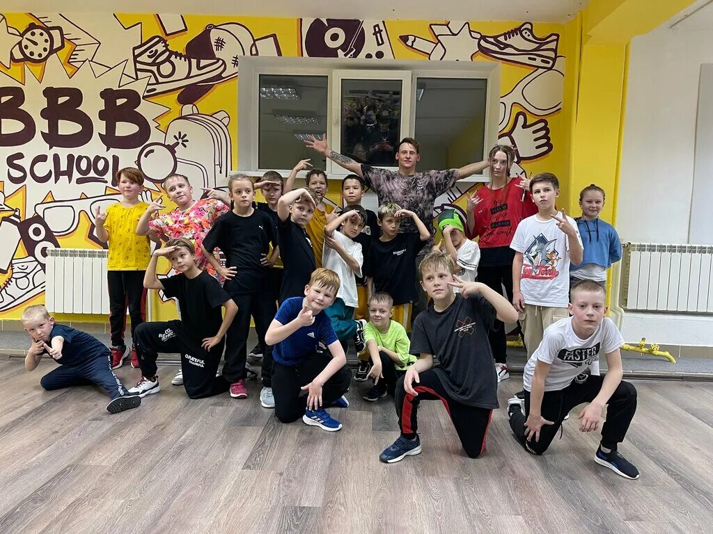 Бит бомбит томск школа. Star dance конкурс. Эстрадный танец сувенир белгород. Танец бит. Бит танцы.