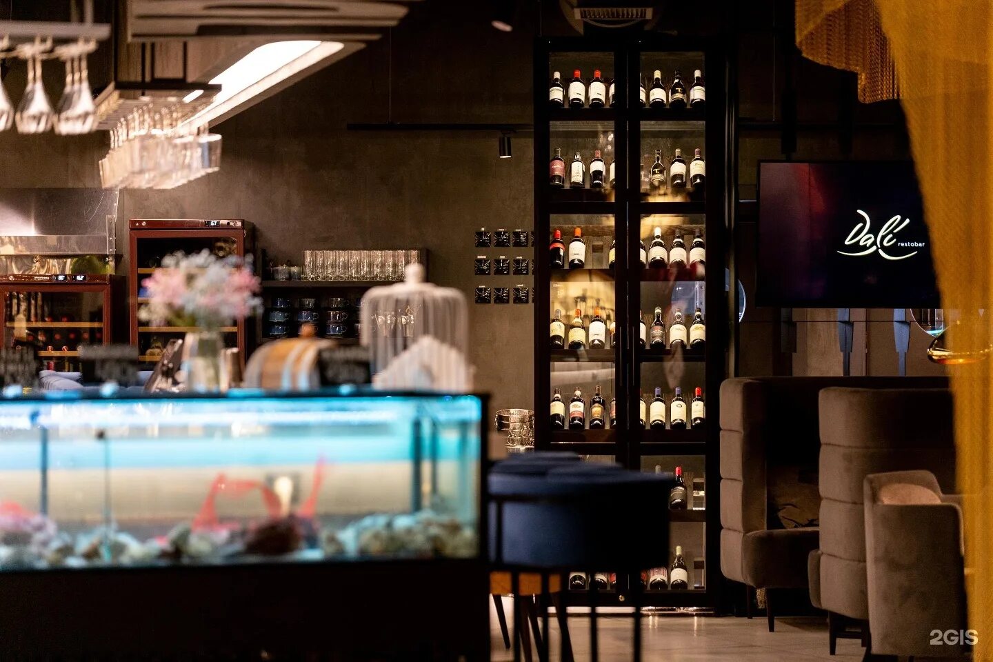 Рестораны москвы фото с улицы. Казань ресторан мациони московская 35. Дав ресторан. Dali театр кухни. Вивальди кафе москва.