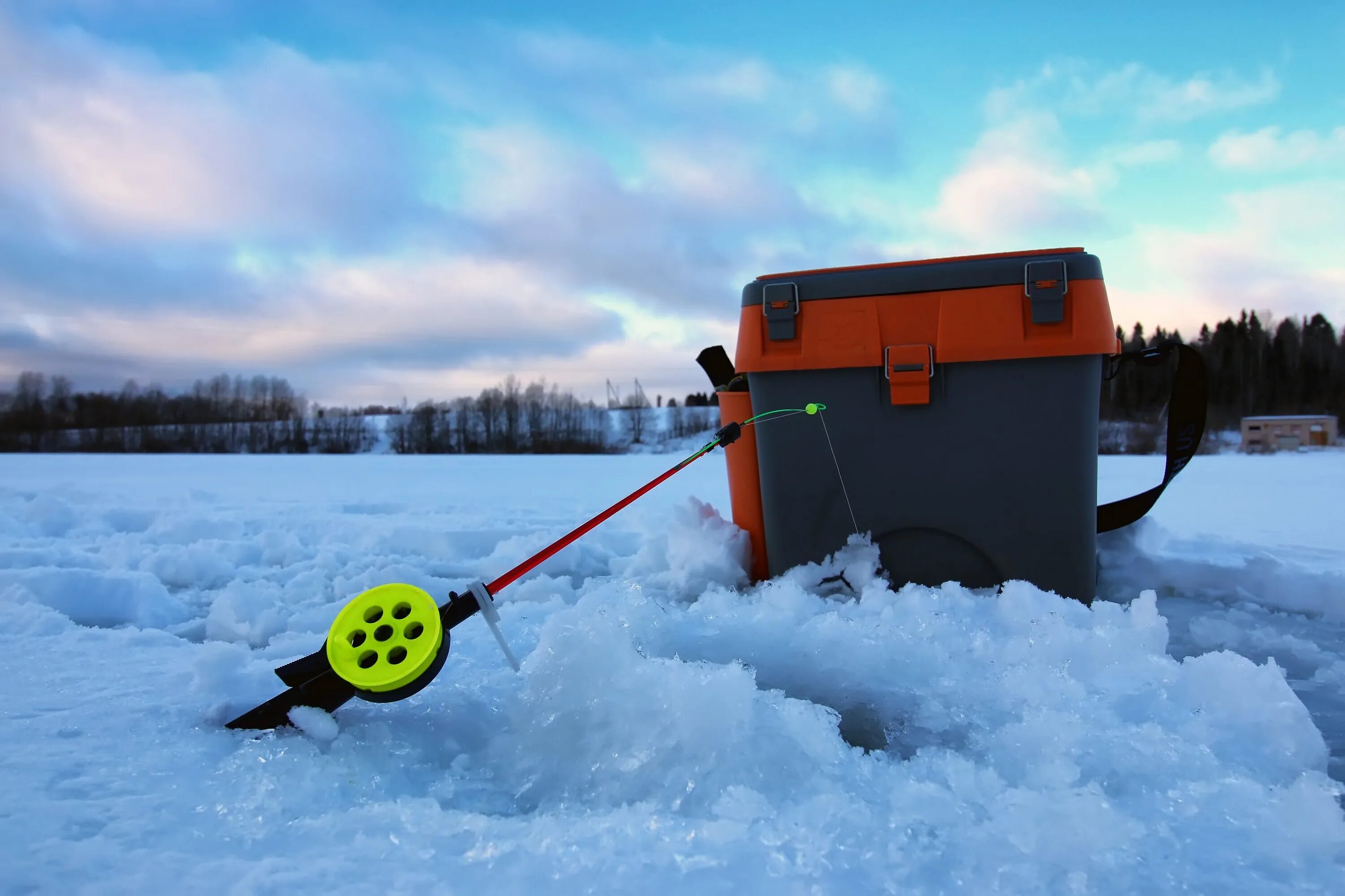 зимняя рыбалка рыба. зимняя ловля рыбалке. лунка рыбалка. зимняя рыбалка. зимняя рыбалка.