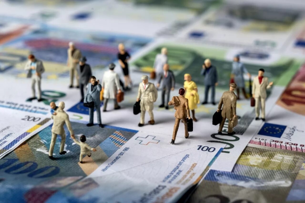 Рынок труда это в экономике. Представители поколений. Иммиграция на рынке труда. Иммиграция на рынке труда. Рынок труда.