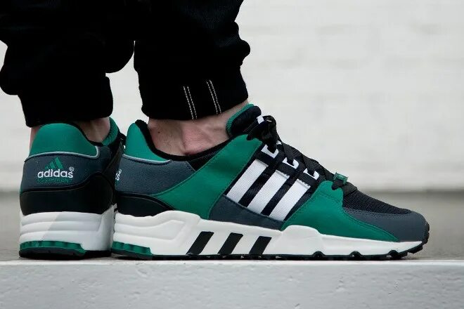 Adidas original zx 10 000. Adidas gazelle og dark green. Куртка адидас тиро. Зеленый костюм адидас. Adidas зеленый черный.