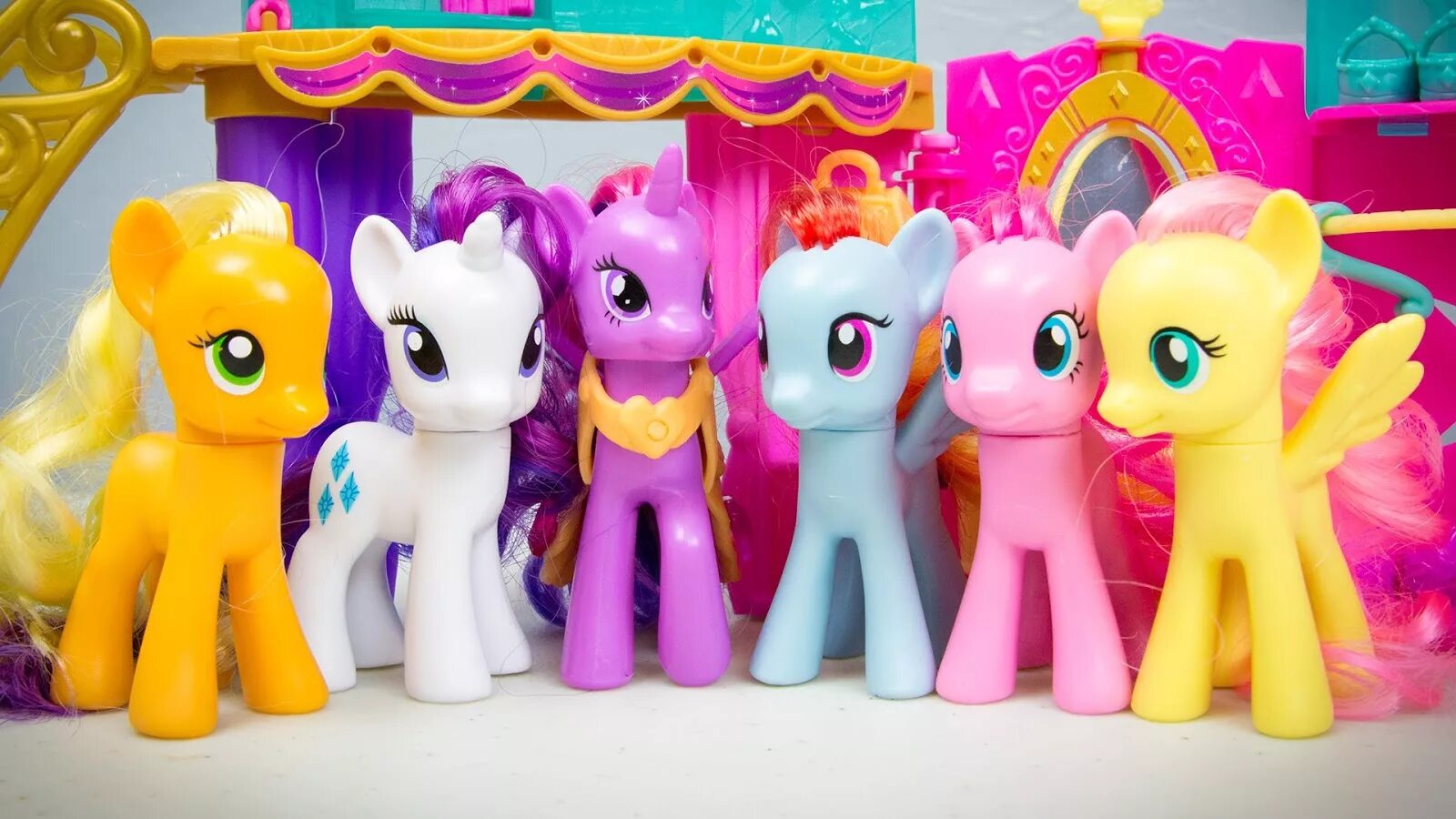 Где найти новые игрушки. Игрушки пони Дружба это чудо Рарити. My little Pony Дружба это чудо игрушки. My little Pony 2003 игрушки. Пони Игрушк.