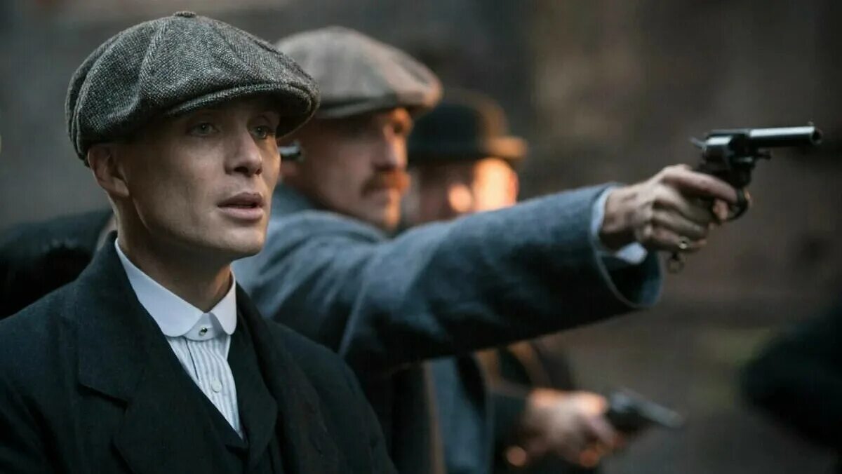 Криминальные новинки зарубежные. Острые козырьки / Peaky Blinders (2013). Острые козырьки Томми Шелби.