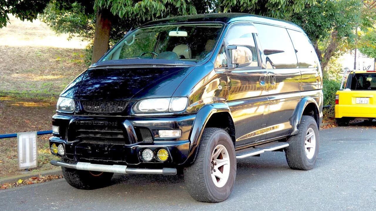 Митсубиси 4х4 купить. Mitsubishi Delica 4. Mitsubishi Delica 4x4. Mitsubishi Space Gear 2000. Митсубиси Делика 4х4 1997.