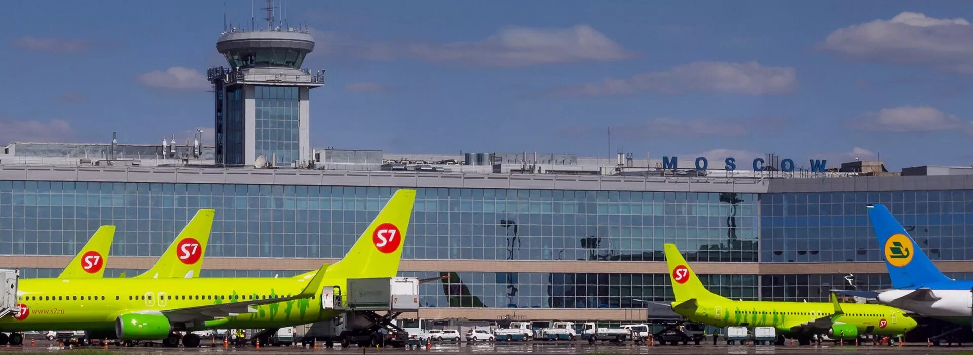 Эс севен купить билет. S7 Airlines аэропорт. Самолёт s7 Airlines Домодедово. Аэропорт Домодедово s7. S7 Airlines парк самолетов.