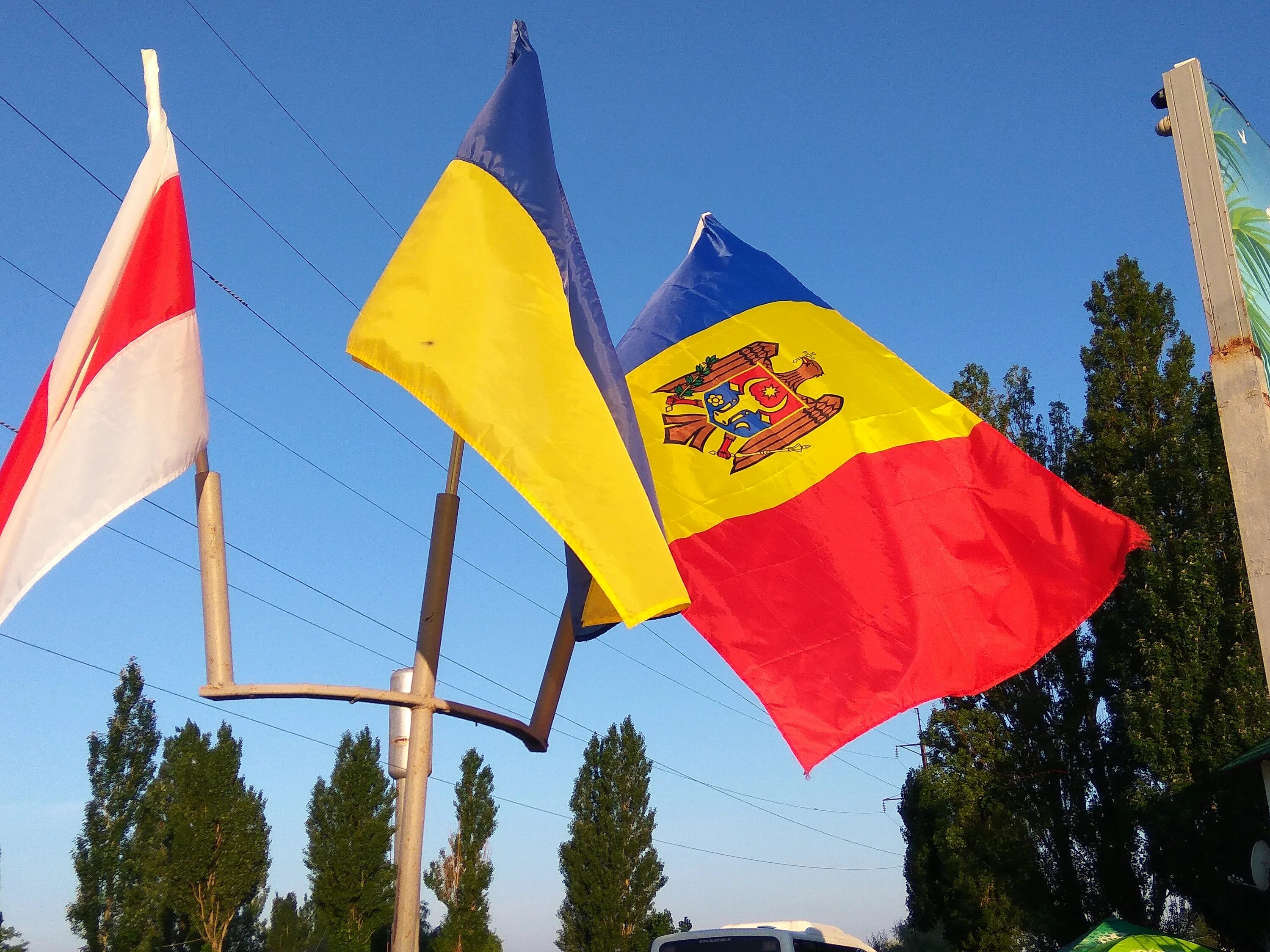 Молдова белоруссия. Флаги Молдовы и Украины. Россия и Молдова флаги. Молдавия и Украина. Флаги Украины Беларуси и Молдавии.