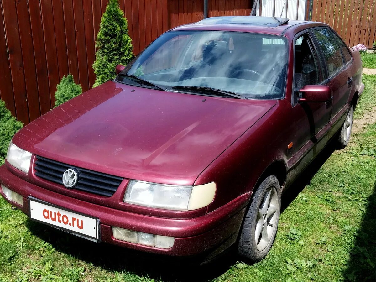 Volkswagen 1995. Passat b4 1995. Фольксваген Пассат 1995. Пассат б4 седан красный. Volkswagen Passat 1996 2.0 МТ.