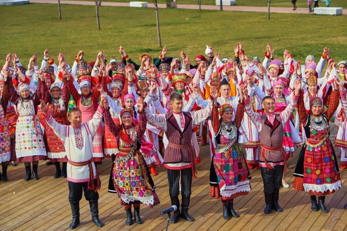 Финно татары. Удмурты финно-угорский народ. Народы Татарстана удмурты. Фестиваль финно-угорских народов. Дружба народов Татарстана.