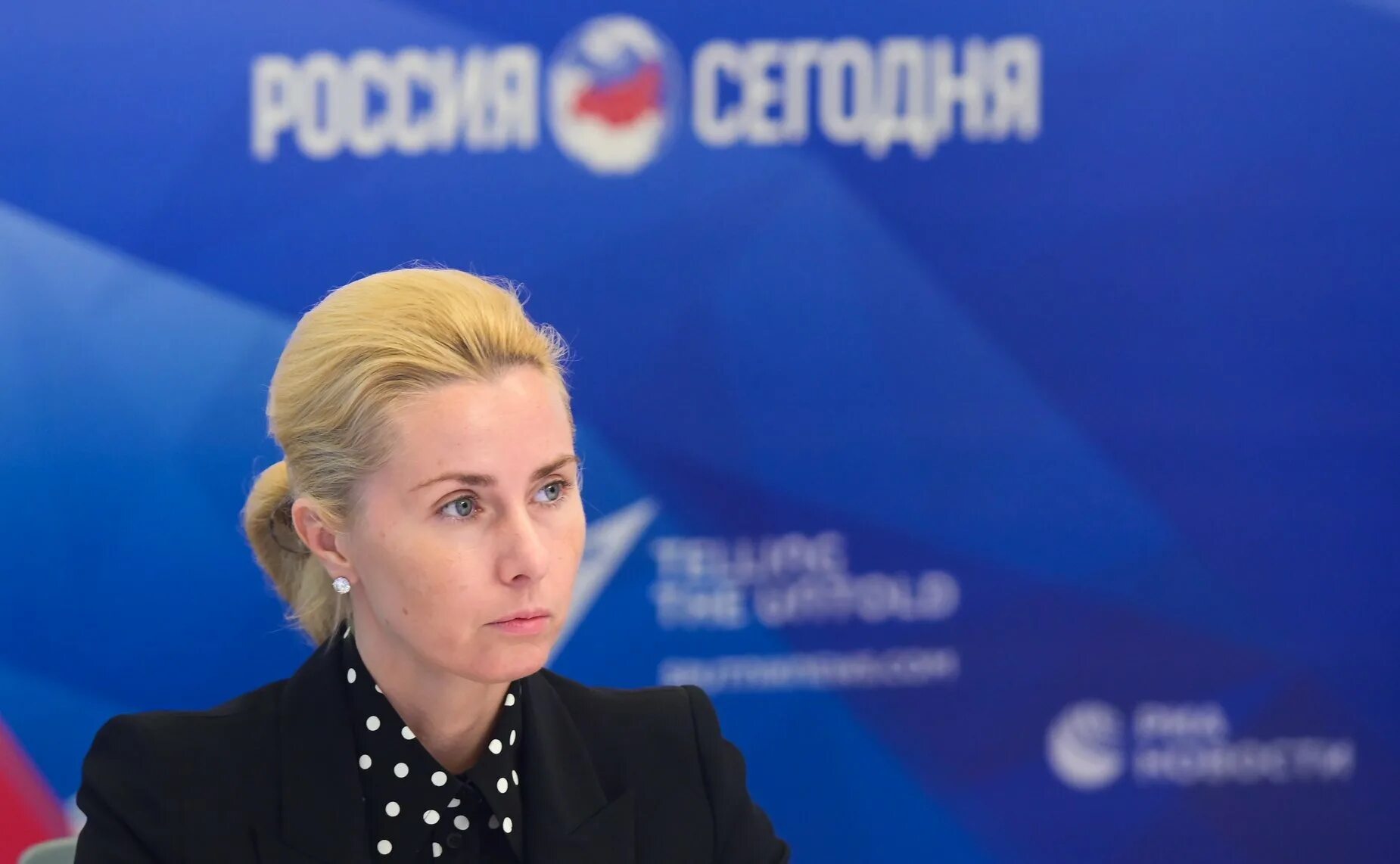 шумилова. инициативы сенаторов. сенаторы совета федерации брусникин. председатель правительства кчр. екатерина борисовна мизулина.