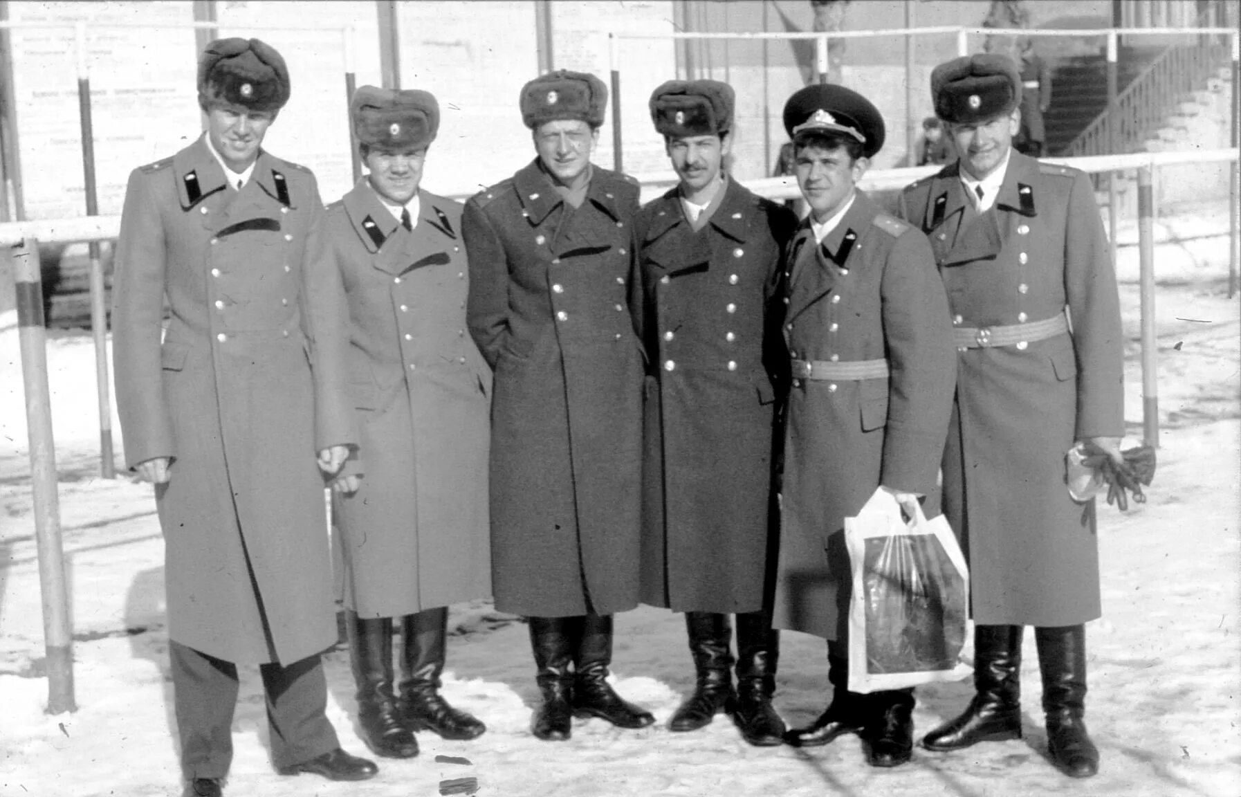 Бишофсверда гсвг. Атрибутика гсвг. Гсвг галле. Флаг группа советских войск в германии. Гсвг галле.