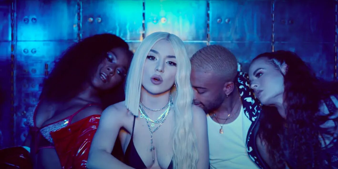 Ava Max 2021. Эйва Макс певица. Ava Max 2024. Ава Макс my head and my Heart. Самый популярные клипы 2020