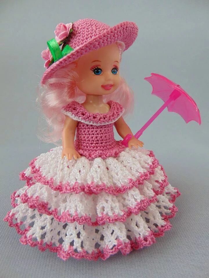 Платье для куколки. Вязаные платья для кукол. Вязаное платье для куколки. Вязаное платье для маленькой куклы. Вязаное платье для вязаной куклы.