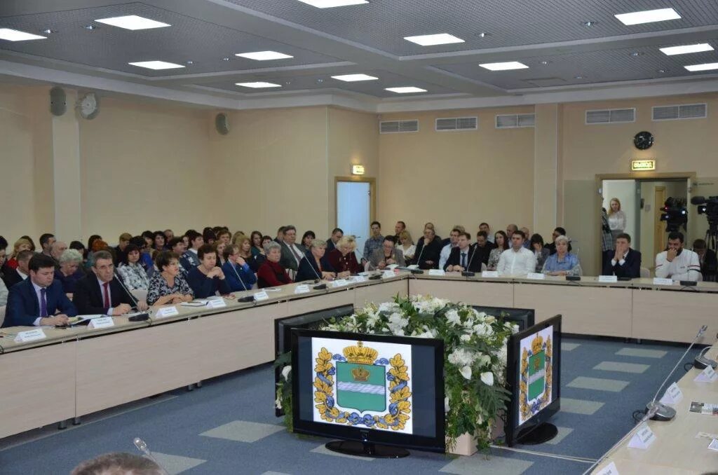 Сотрудники Министерства образования Калужской области. Министерство образования Калуга персонал. Министерство образования и науки Калужской области Четвериков. Сайт управления образования калуги