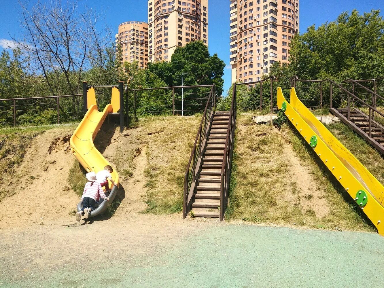 Площадка строгино. Детские площадки в строгино. детская площадка в строгино. детская площадка строгинг. новая площадка в строгино.