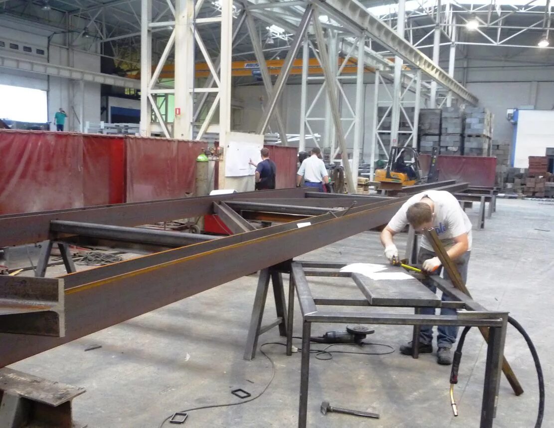 судостроитель-судоремонтник металлических судов. слесарь металлоконструкций. слесарь сборщик. слесарь сборщик. сборщик металлоконструкций.