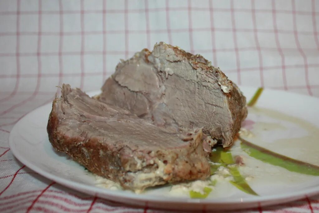 свинина на пару в мультиварке. отварное мясо крупным куском. говядина куском в мультиварке. тафельшпиц (tafelspitz). свиная вырезка в мультиварке.