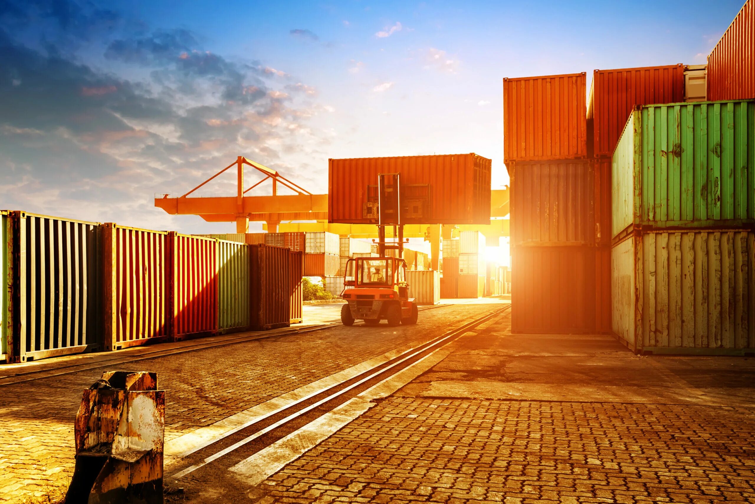 Logistics container