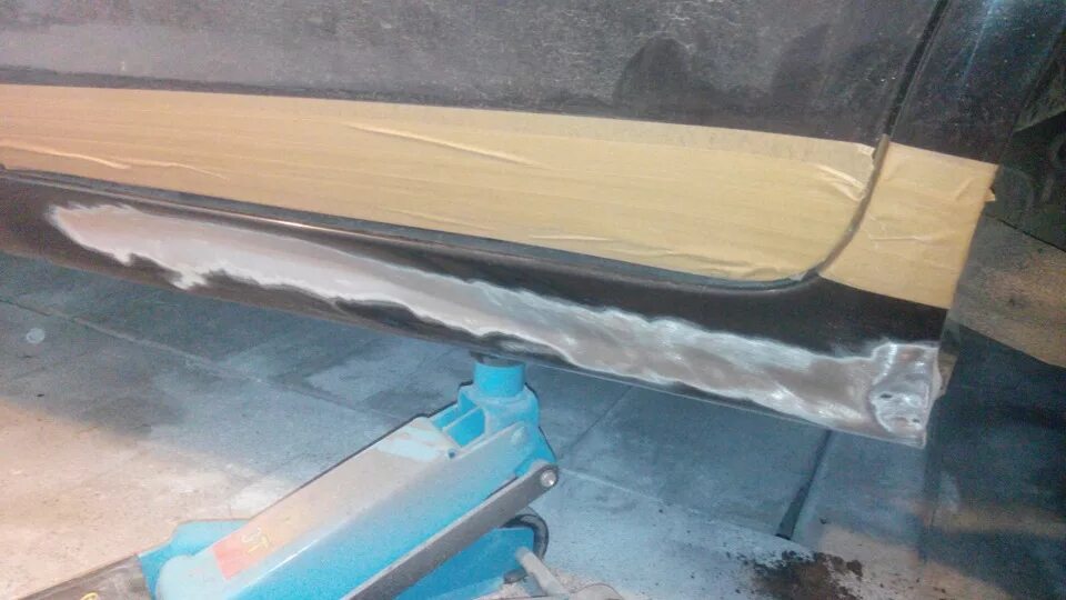 Ремонт порогов форд. Гнилые пороги форд фокус 2. Ремкомплект порогов форд фокус 2. Форд фокус 1 седан широкие пороги. Ремонт порогов форд.