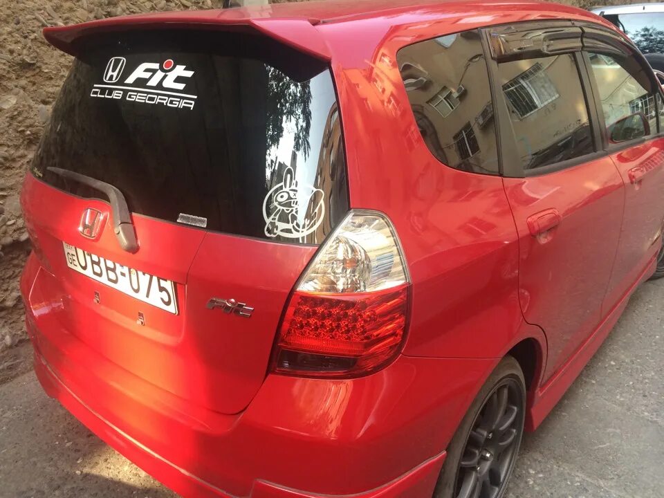 Honda Fit Stickers 2005. Хонда фит 1.3. Honda Fit stikers. Honda Fit gd1 наклейки на авто.