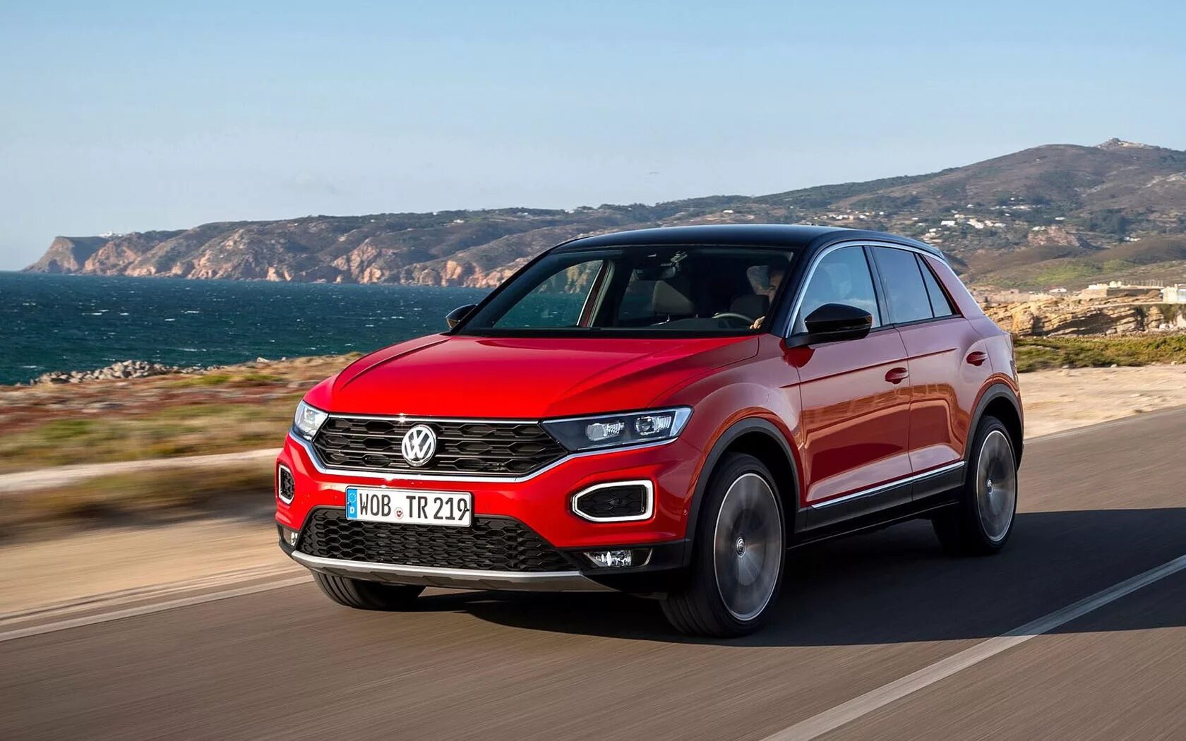 Volkswagen t rock. Фольксваген 2020 t-roc. Фольксваген t-roc. Volkswagen t-roc багажник. Новый фольксваген t-roc.