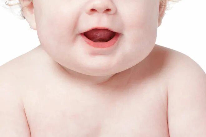 Подбородок референс. Второй подбородок. Детский подбородок. У ребенка маленький подбородок. Подбородок у новорожденного.