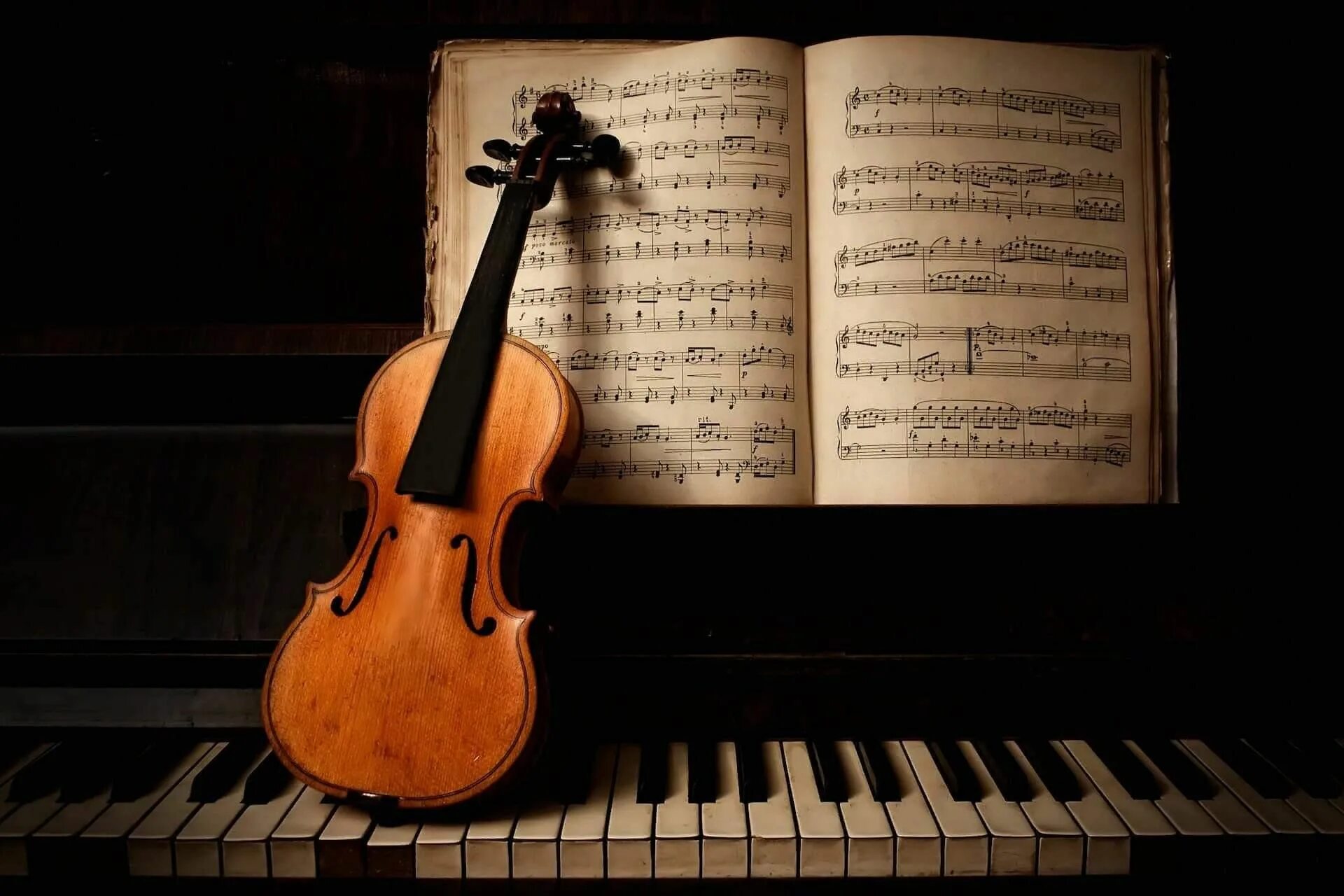 Музыка пару слов. Скрипка и фортепиано. Классика и современность. Классические музыкальные инструменты. Скрипка и пианино.