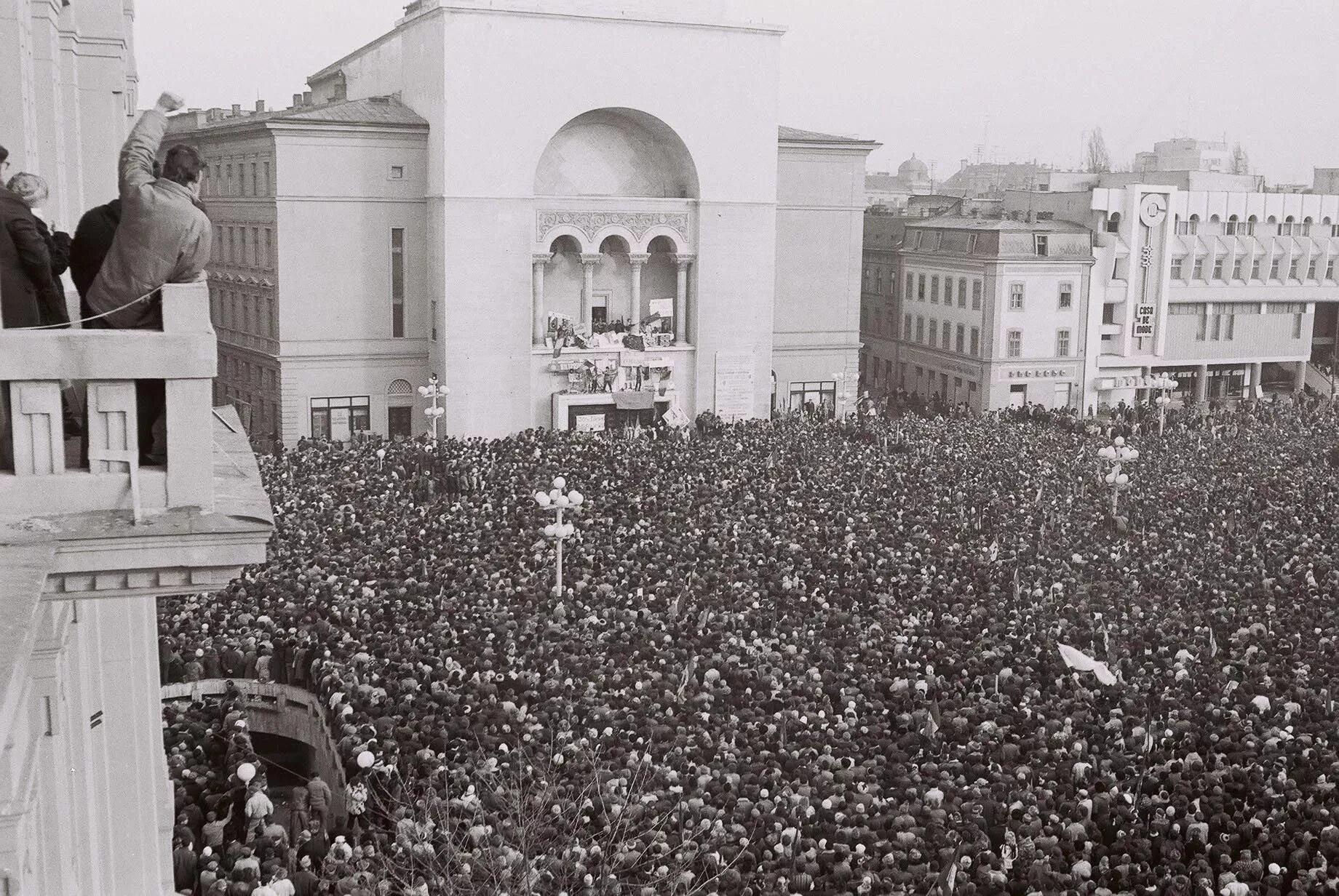 Восстание в румынии 1989. Революция в румынии 1989. Революция в румынии 1989. Демократическая революция в румынии в 1989 г. Свержение чаушеску в румынии 1989.