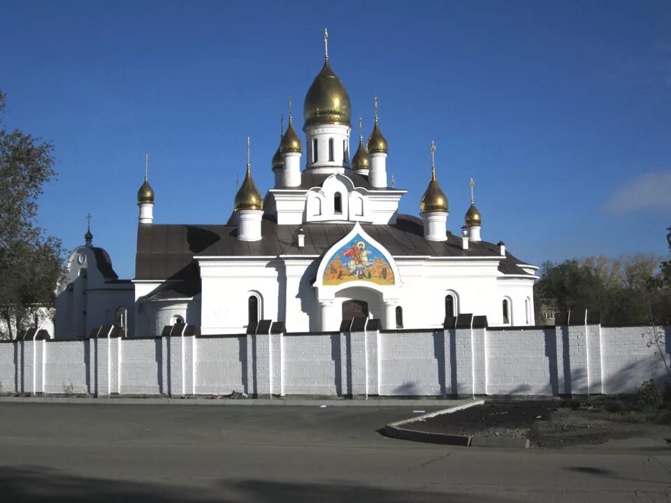 Виды города орска. Церковь на Васнецова Орск. Преображенский храм Орск. Город Орск достопримечательности. Орск центр города.