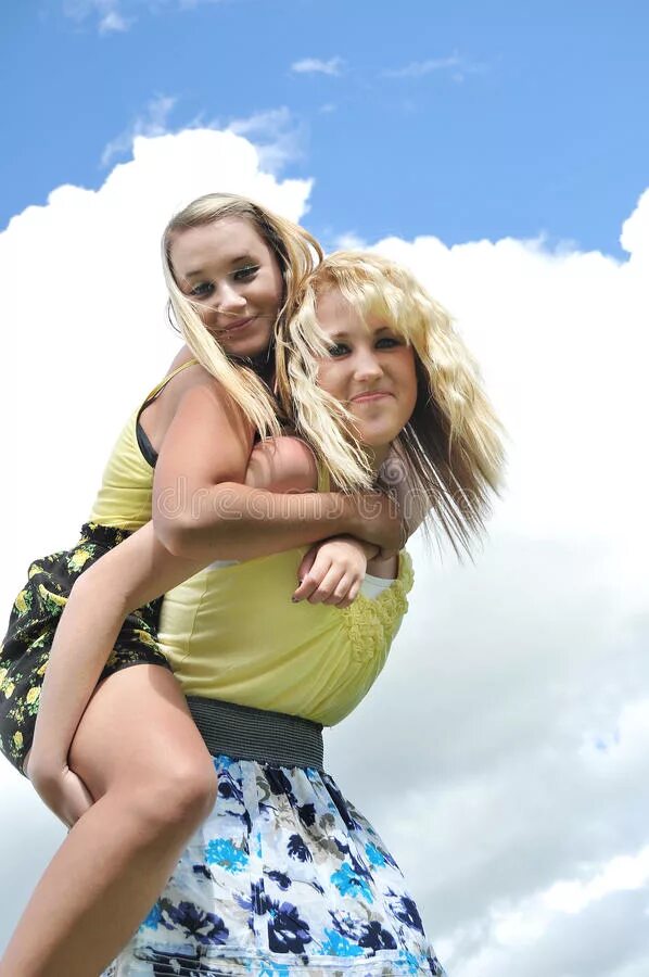 Piggyback Ride. Piggyback Ride girls. Girl riding Piggyback. Piggyback Ride on girl. Riding sister