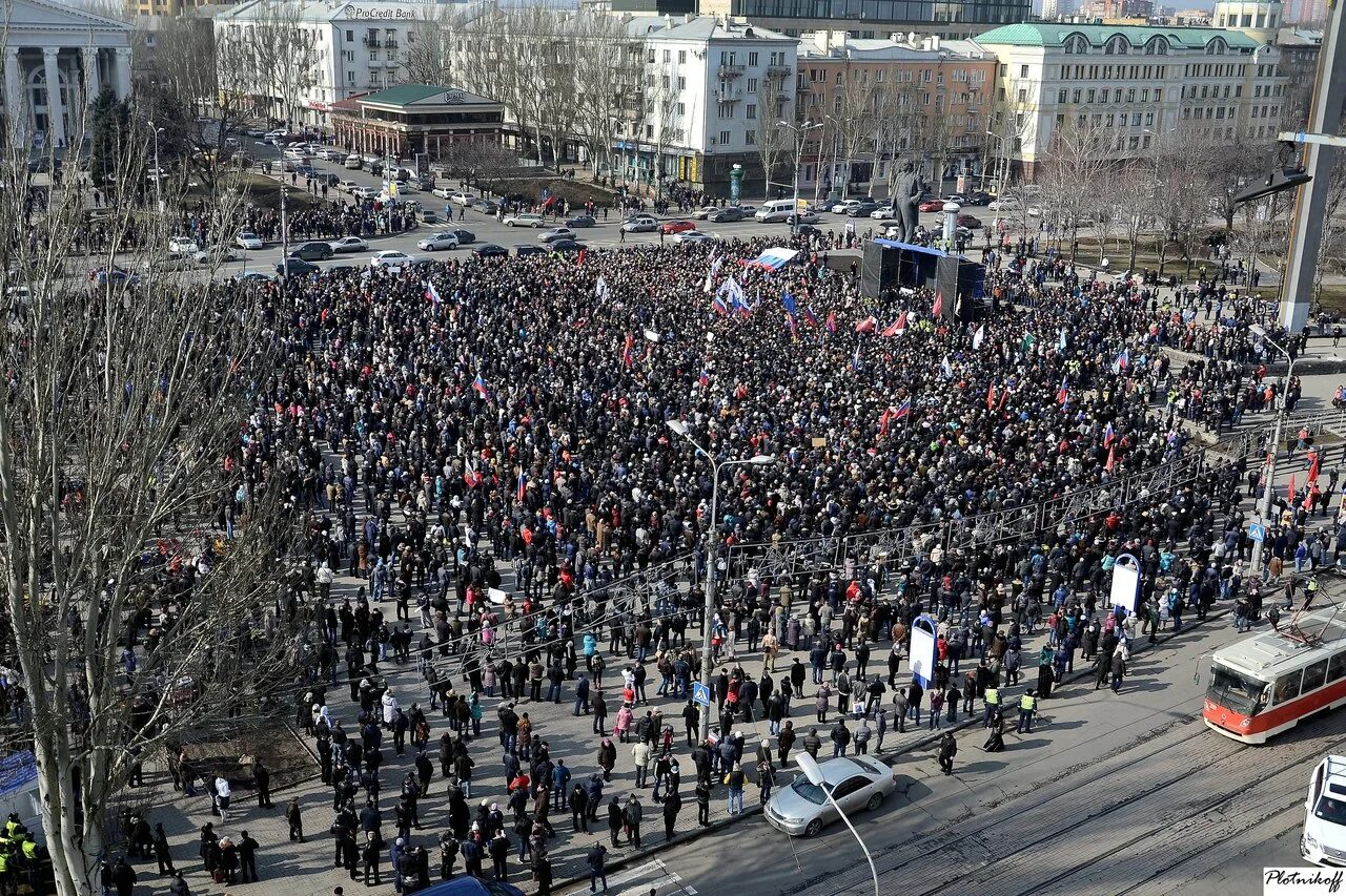 1 мая 2014 г. Протесты в Донецке 2014. Площади Ленина Донецк апрель 2014 Украина. Донецк март 2014.