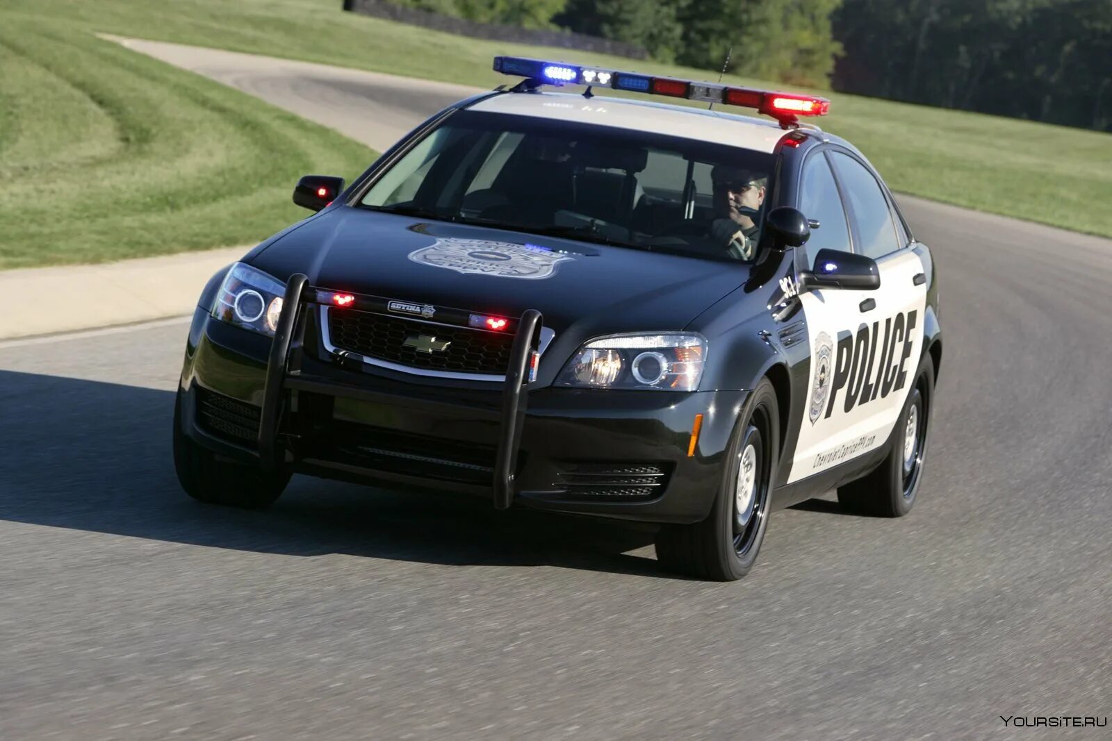 Полицейские машины в америке. Chevrolet Caprice Police 2010. Chevrolet Caprice 2006 Police. Chevrolet Caprice 2015 Police. Шевроле Каприс полиции США.