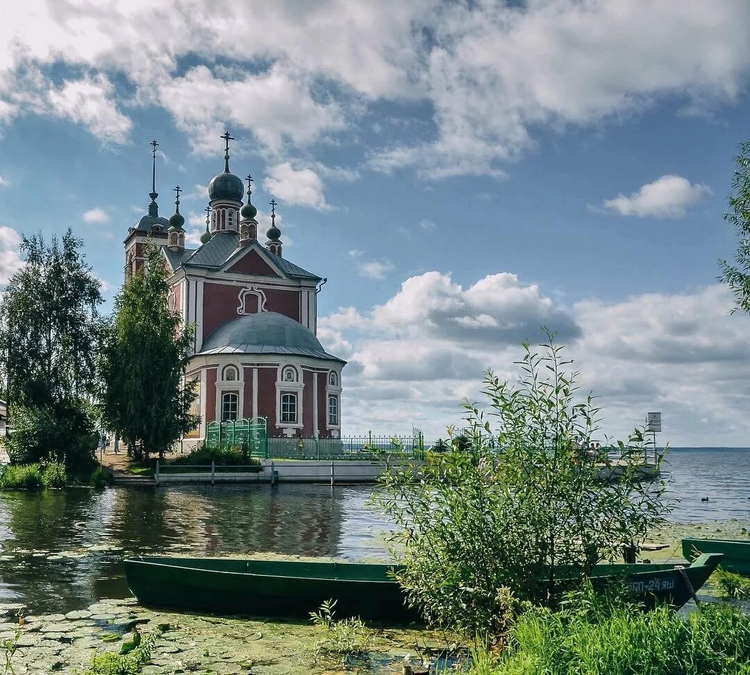 Плещеево озеро ярославская. Плещеево озеро Ярославская область. Переславль-Залесский Ярославская. Набережная Плещеева озера Переславль Залесский. Плещеево (усадьба).