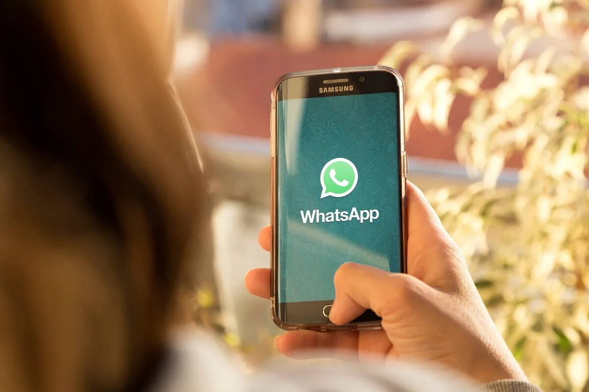 Обновление ватсап. Значок ватсап. Смартфон ватсап. Фото на ватсап. Whatsapp моды.