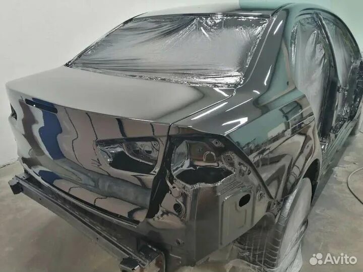 Кузовной цех. Грунтованная машина. Окраска автомобилей. Покраска авто. Покраска кузова автомобиля.