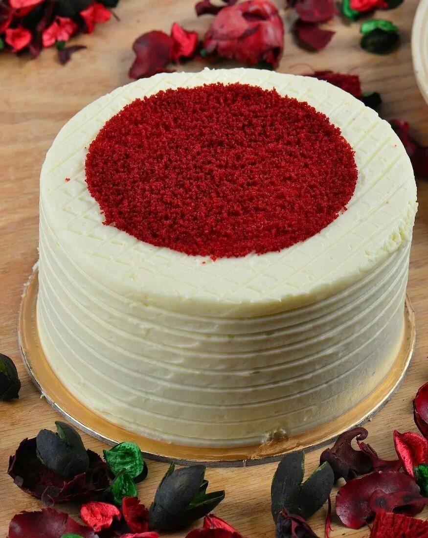 Приготовить торт красный бархат в домашних. Торта "красный бархат" (Red Velvet).. Торт «ред вельвет». Торт красный бархат Спар. Красный бархатный торт.