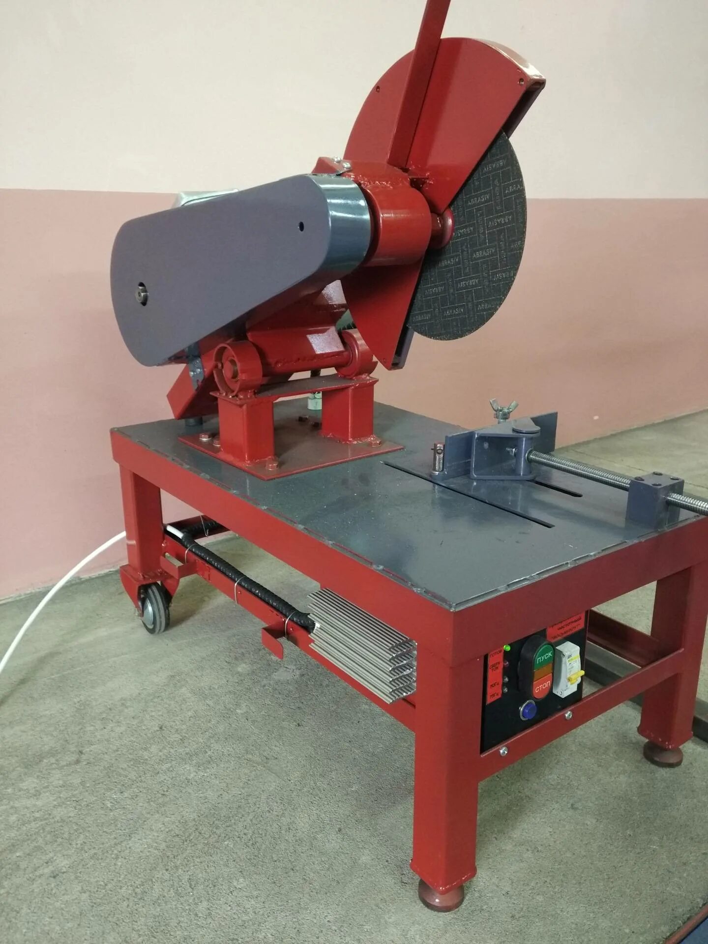 Вулканит отрезной станок. Станок для резки своими руками. Станок для резки своими руками. Маятниковый циркулярный станок. Маятниковый отрезной станок по металлу.