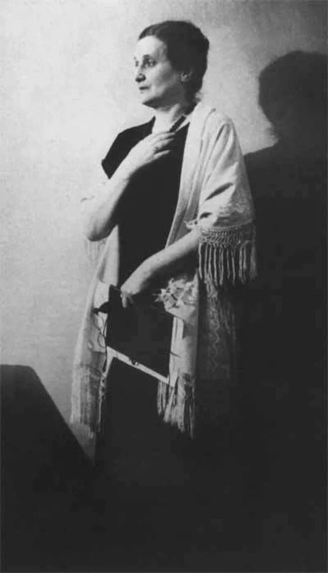Ахматова выступление. Ахматова в 1921.