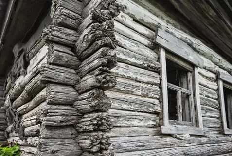 Стена старого деревянного дома