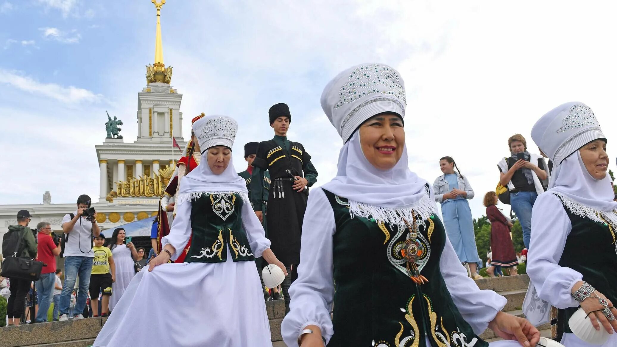 Дружба народов 2023. Фестиваль национального гостеприимства «Дружба народов». Фестиваль гостеприимства ВДНХ. Фестиваль дружбы народов ВДНХ. Фестиваль дружбы народов на ВДНХ июль 2022.