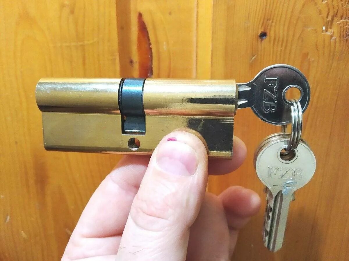 Заменить ключи замка