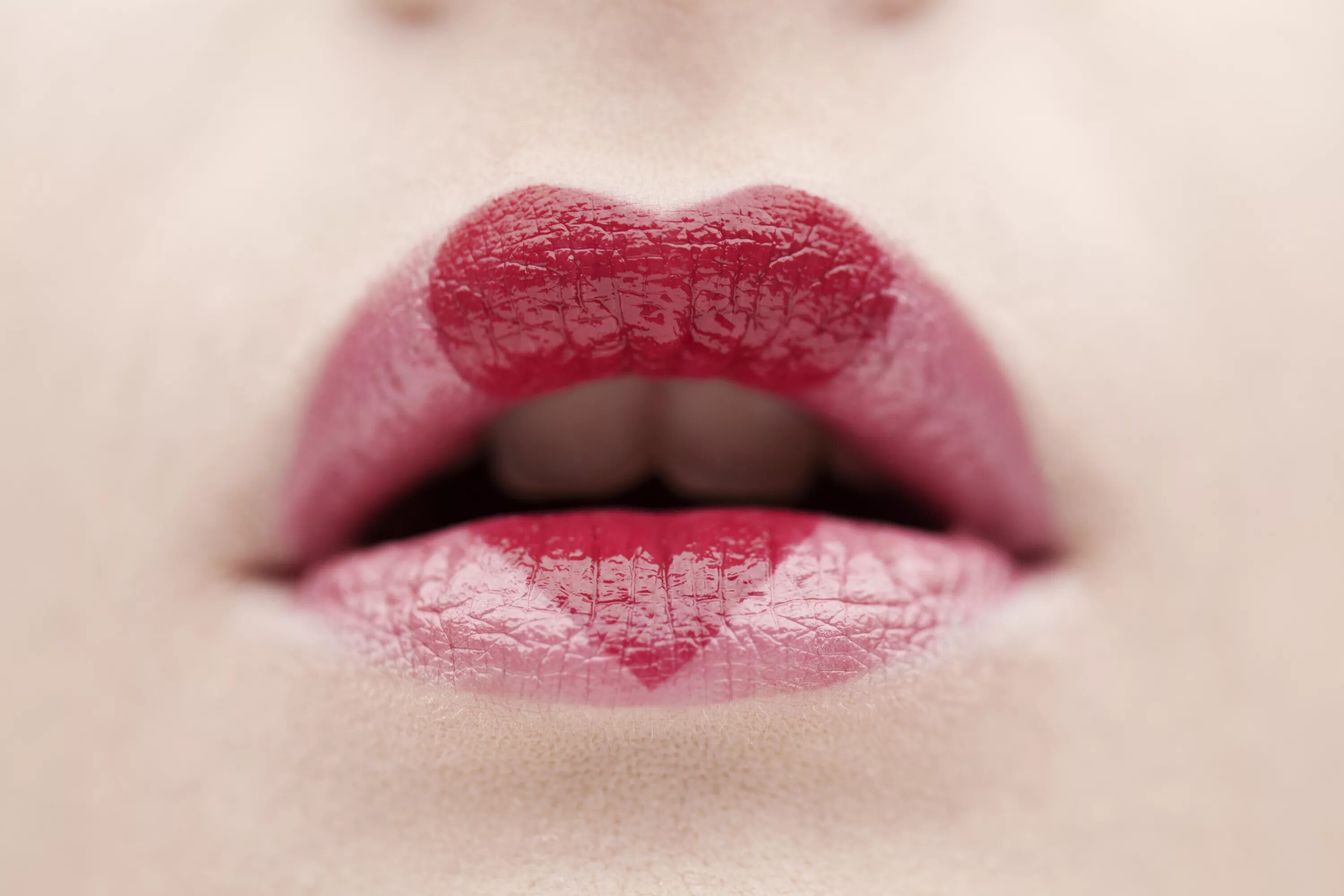 I love lips. Женские губы. Сочные губки. Губы накрашенные сердечком. Губки женские.