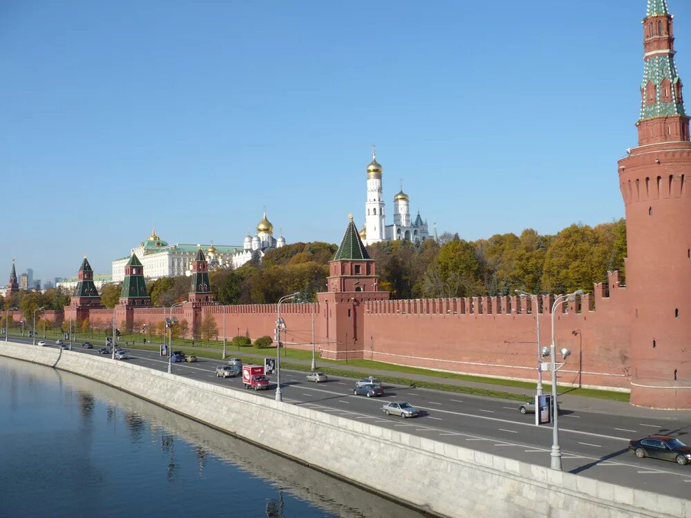 Московский Кремль ласточкин хвост. Мерлоны Московского Кремля. Московский Кремль стена Ласточкины хвосты. Зубцы Московского Кремля.