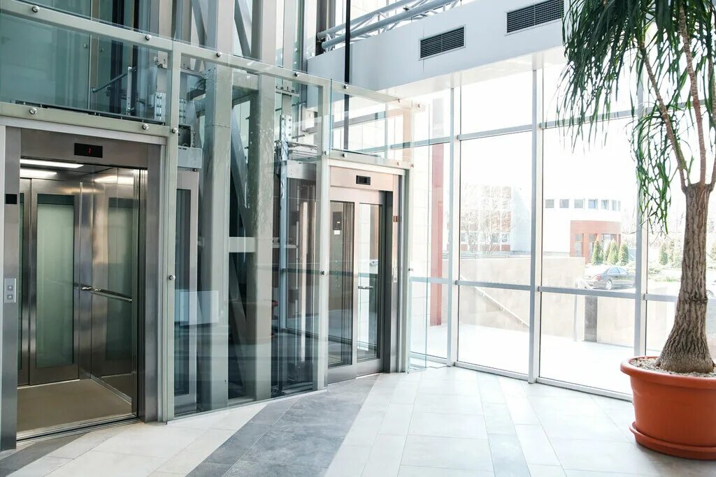 Остекление шахты лифта. Монтажник лифтового оборудования. Альмутен elevator. Индонезийский пешеходный мост с лифтом. Установить лифты в здании.
