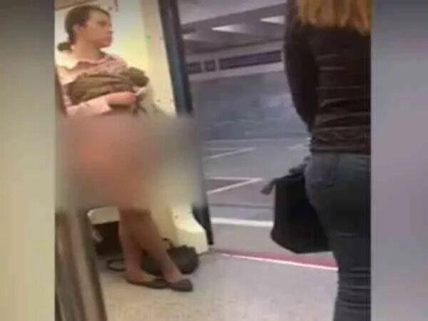Девушка в белых трусиках попалась на камеру в метро