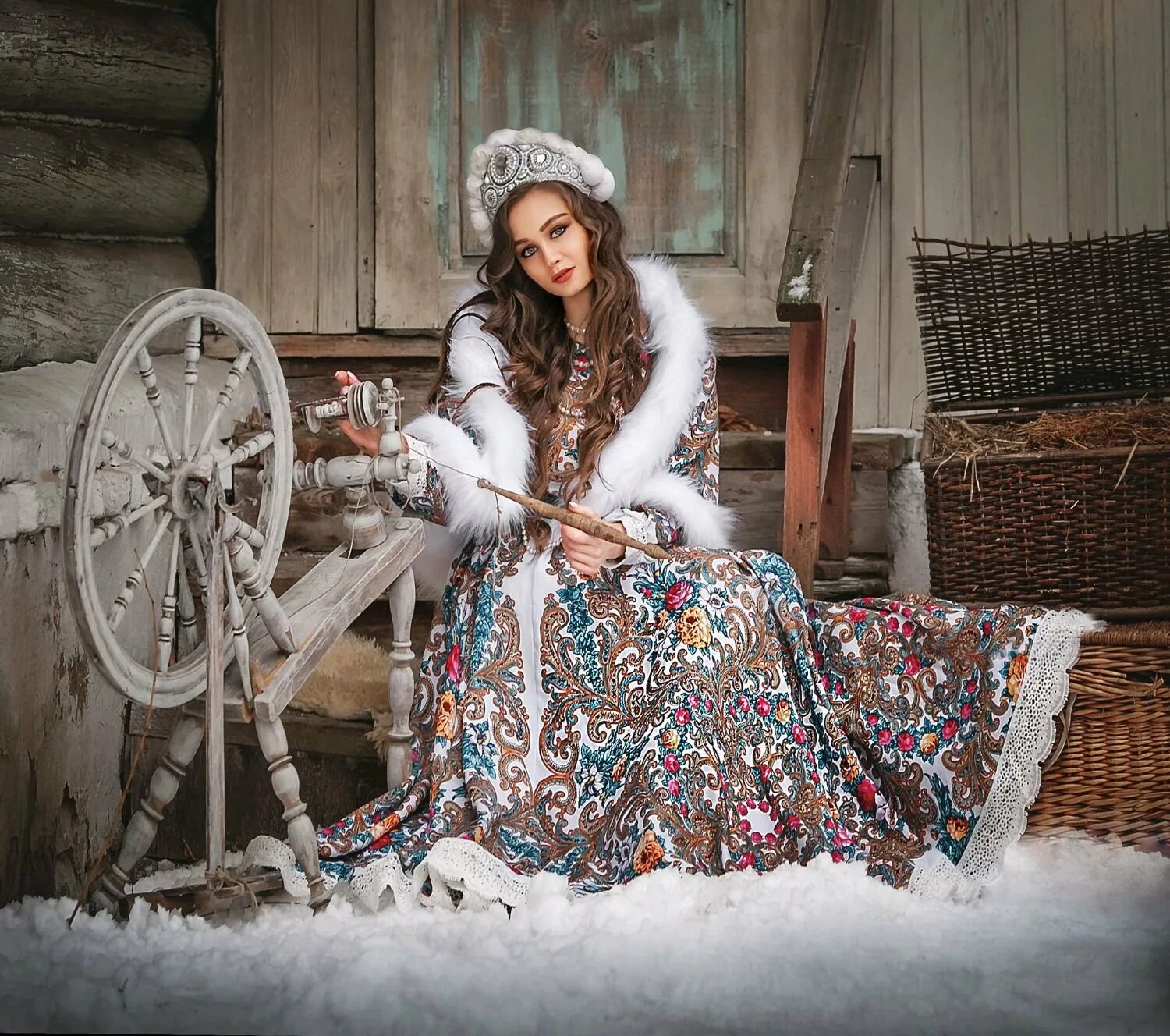 Зимняя фотосессия в русском стиле. Фотосессия в деревенском стиле зимой. Русский стиль в одежде. Фотосессия в русском народном стиле. Русский шае