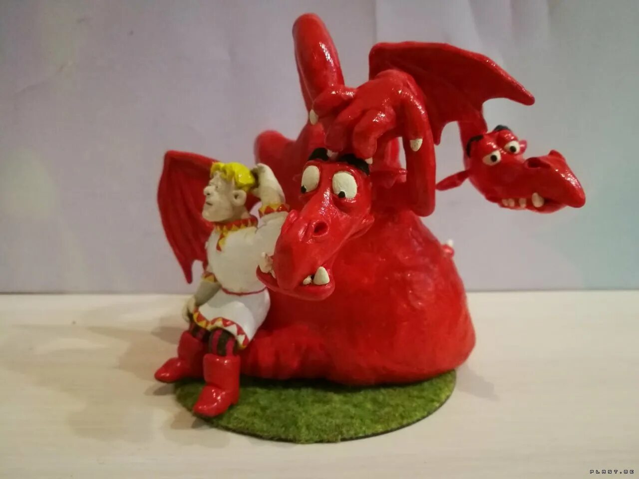 Как слепить горыныча. Змей горыныч из пластилина. Игрушка змей горыныч трехголовый. Змей горыныч пластилин. Лепка змея горыныча из пластилина.